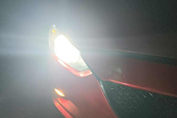 Used Mazda Atenza 2015 2.5L Blue Sky Sport Edition Right Front Headlight