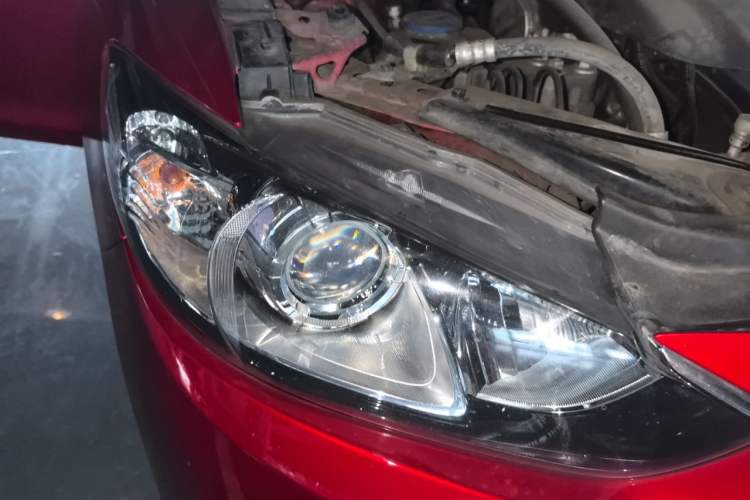Used Mazda Atenza 2015 2.0L Blue Sky Luxury Edition Right Front Headlight