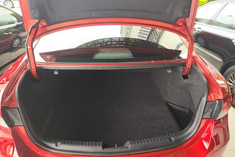 Used Mazda Atenza 2015 2.0L Blue Sky Prestige Edition Trunk