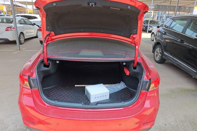 Used Mazda Atenza 2015 2.0L Blue Sky Luxury Edition Trunk