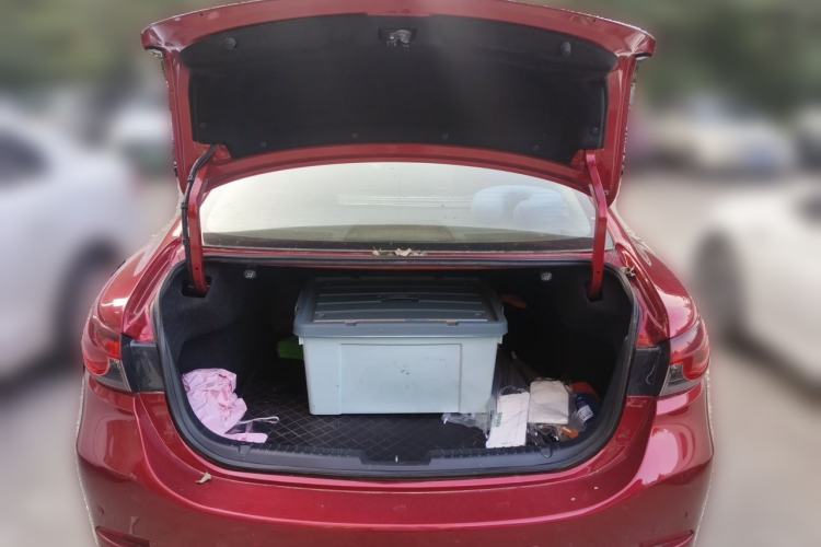 Used Mazda Atenza 2015 2.0L Blue Sky Fashion Edition Trunk