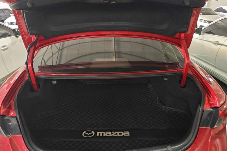 Used Mazda Atenza 2015 2.0L Blue Sky Prestige Edition Trunk