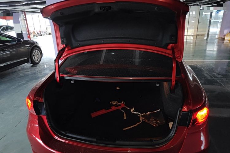 Used Mazda Atenza 2015 2.0L Blue Sky Luxury Edition Trunk