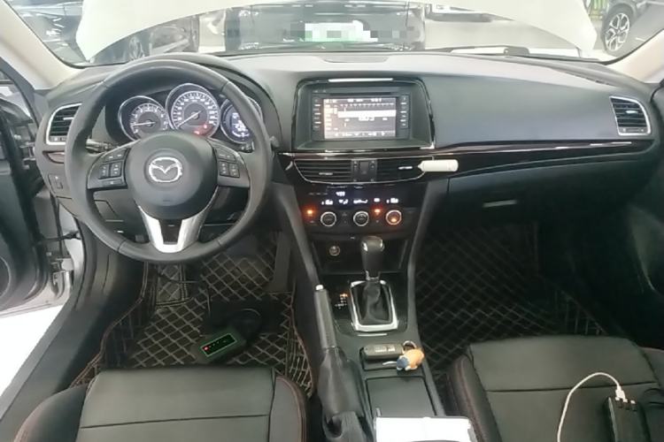 Used Mazda Atenza 2015 2.0L Blue Sky Luxury Edition Center Console