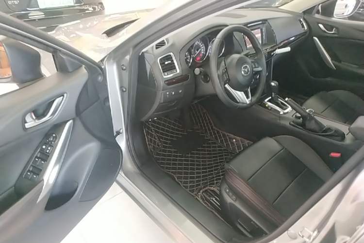 Used Mazda Atenza 2015 2.0L Blue Sky Luxury Edition Driver Seat