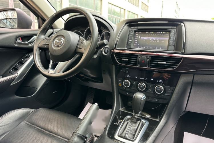Used Mazda Atenza 2015 2.5L Blue Sky Prestige Edition Interior 2