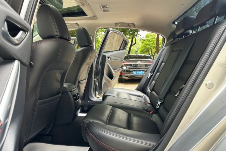 Used Mazda Atenza 2015 2.5L Blue Sky Prestige Edition Interior 3