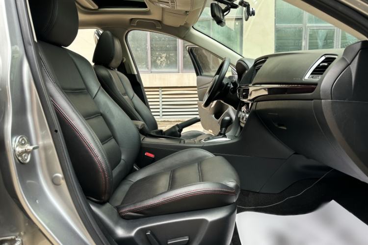 Used Mazda Atenza 2015 2.5L Blue Sky Prestige Edition Interior 4
