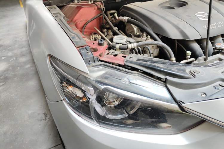 Used Mazda Atenza 2015 2.5L Blue Sky Sport Edition Right Front Headlight