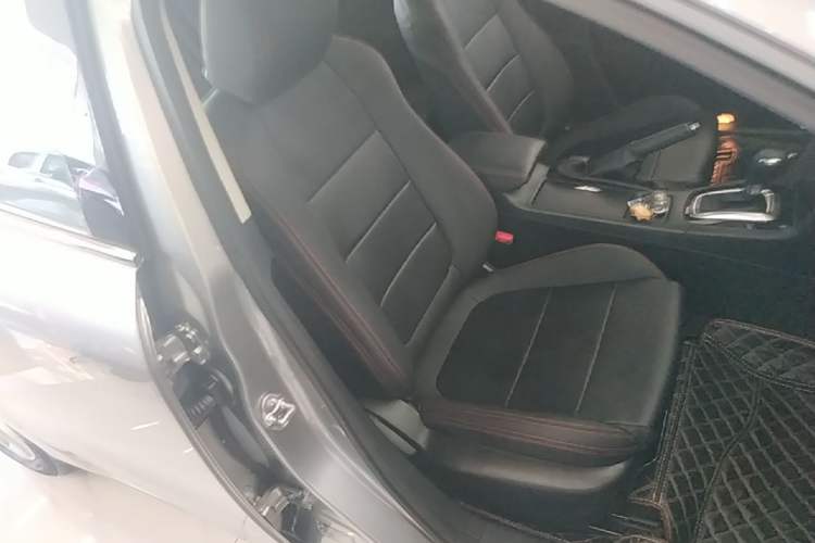 Used Mazda Atenza 2015 2.0L Blue Sky Luxury Edition Right Front Seat