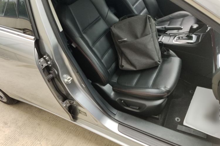 Used Mazda Atenza 2015 2.5L Blue Sky Prestige Edition Right Front Seat