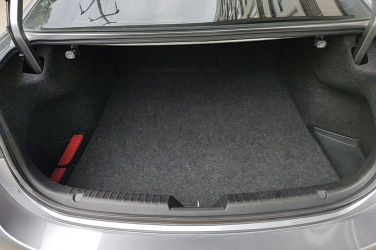 Used Mazda Atenza 2015 2.5L Blue Sky Prestige Edition Trunk