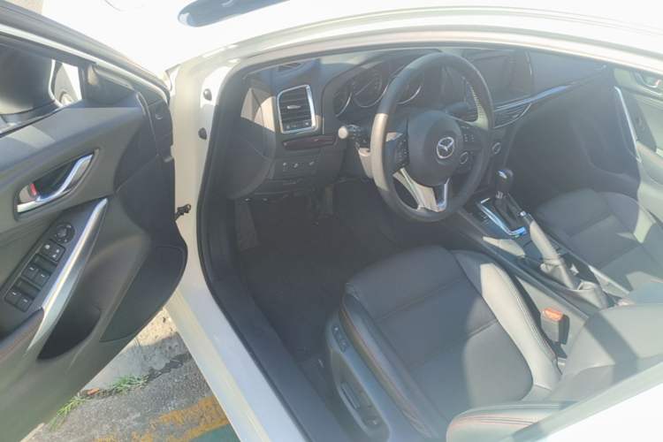 Used Mazda Atenza 2015 2.0L Blue Sky Luxury Edition Driver Seat