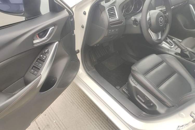Used Mazda Atenza 2015 2.5L Blue Sky Sport Edition Driver Seat