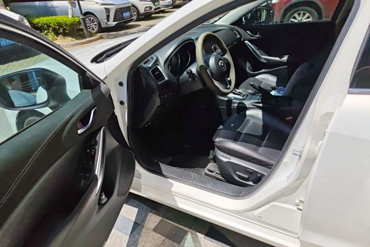 Used Mazda Atenza 2015 2.0L Blue Sky Luxury Edition Driver Seat