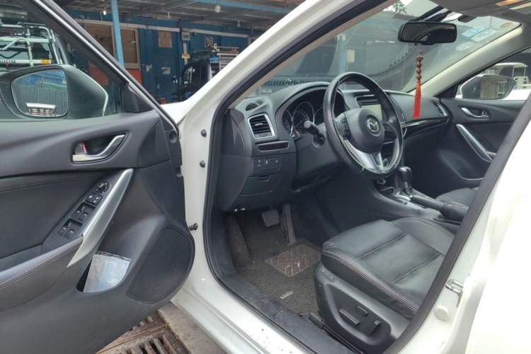 Used Mazda Atenza 2015 2.0L Blue Sky Luxury Edition Driver Seat