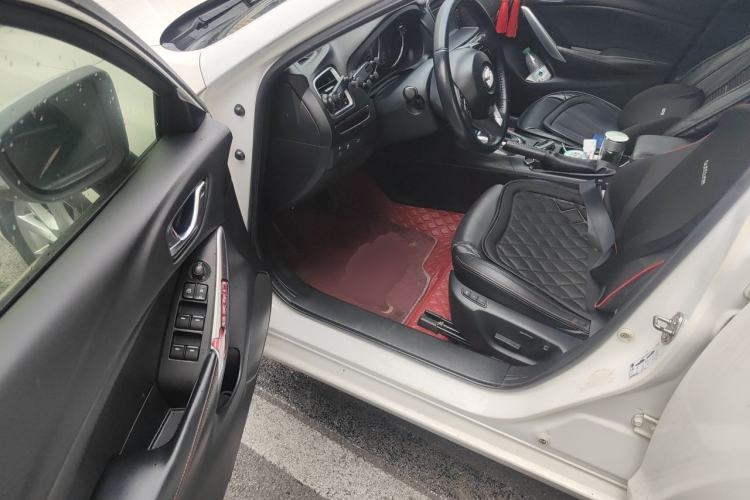 Used Mazda Atenza 2015 2.0L Blue Sky Luxury Edition Driver Seat
