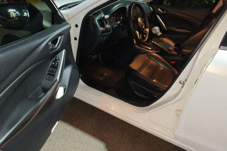 Used Mazda Atenza 2015 2.0L Blue Sky Luxury Edition Driver Seat