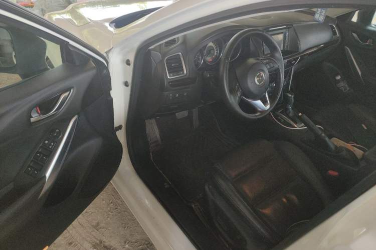 Used Mazda Atenza 2015 2.0L Blue Sky Luxury Edition Driver Seat