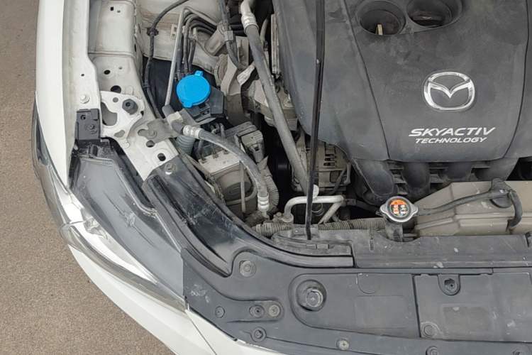 Used Mazda Atenza 2015 2.0L Blue Sky Luxury Edition Engine Bay Right