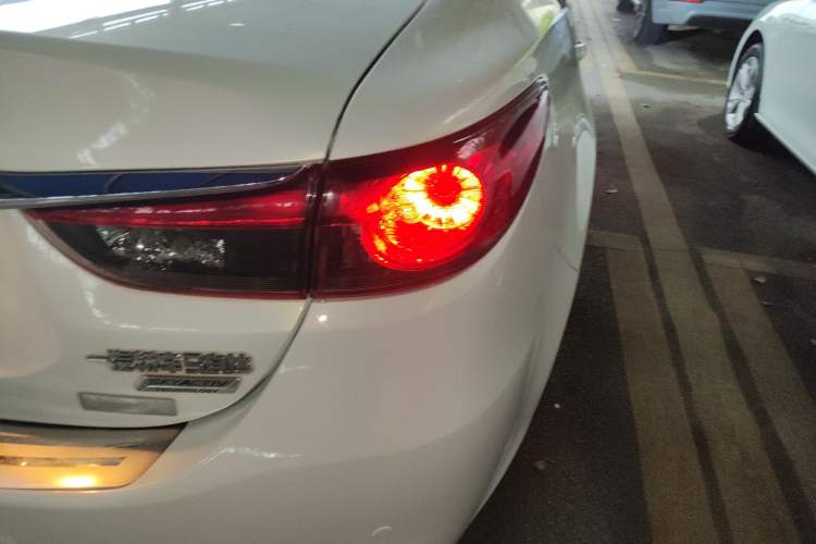 Used Mazda Atenza 2015 2.0L Blue Sky Luxury Edition Exterior 3