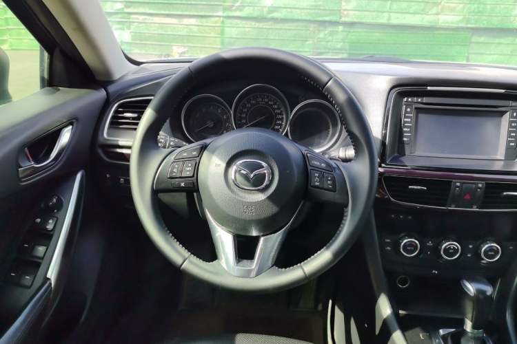 Used Mazda Atenza 2015 2.5L Blue Sky Sport Edition Interior 2