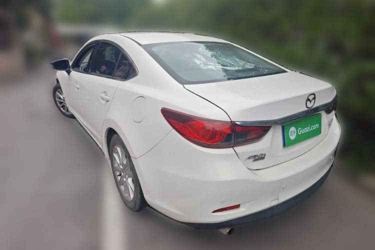 Used Mazda Atenza 2015 2.0L Blue Sky Luxury Edition Interior 3