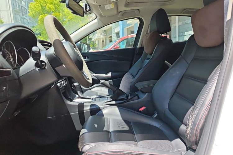 Used Mazda Atenza 2015 2.0L Blue Sky Luxury Edition Left Front Seat