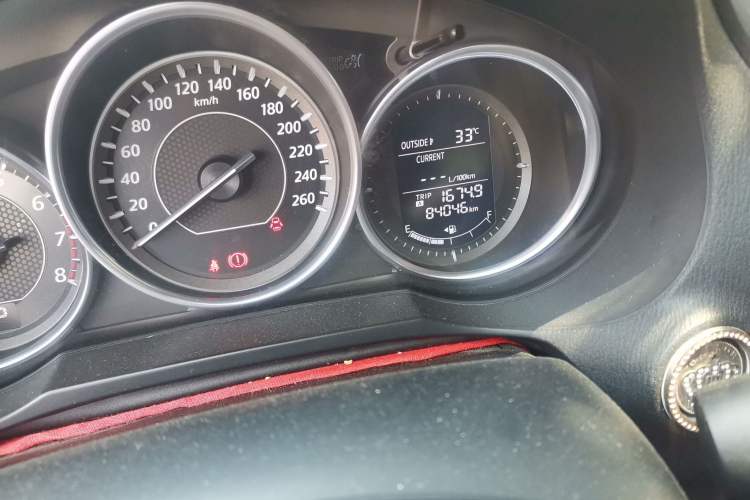 Used Mazda Atenza 2015 2.0L Blue Sky Luxury Edition Odometer Close Up