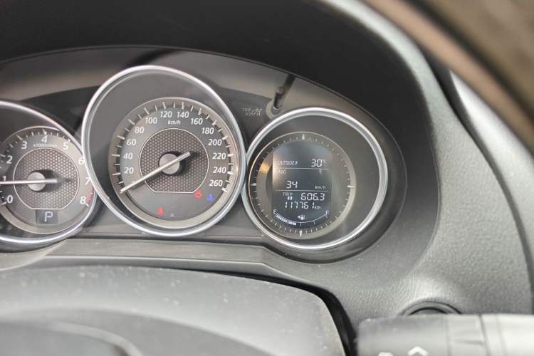 Used Mazda Atenza 2015 2.0L Blue Sky Luxury Edition Odometer Close Up