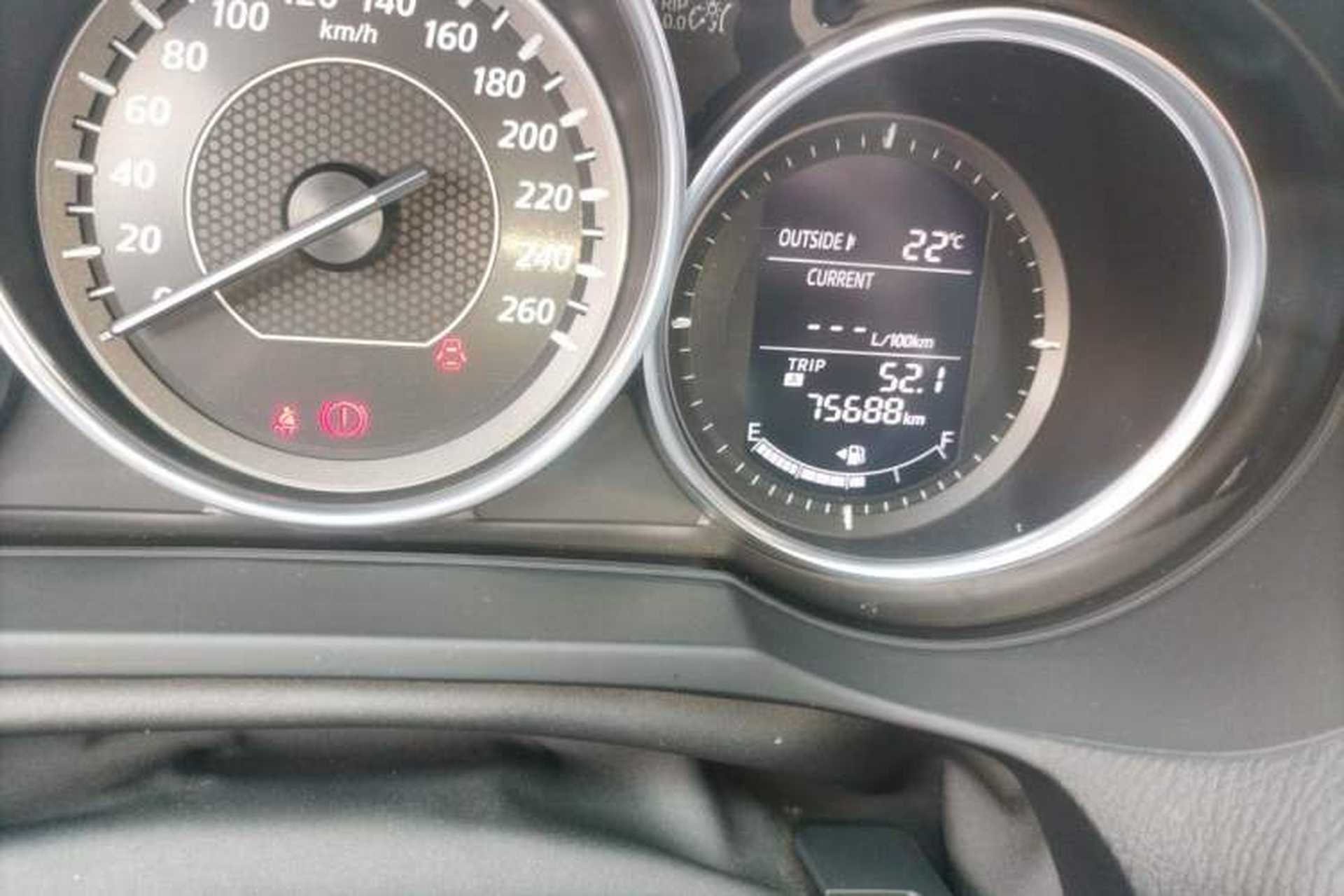 Used Mazda Atenza 2015 2.5L Blue Sky Prestige Edition Odometer Close Up