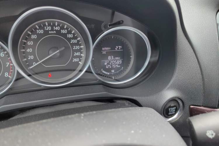Used Mazda Atenza 2015 2.0L Blue Sky Luxury Edition Odometer Close Up