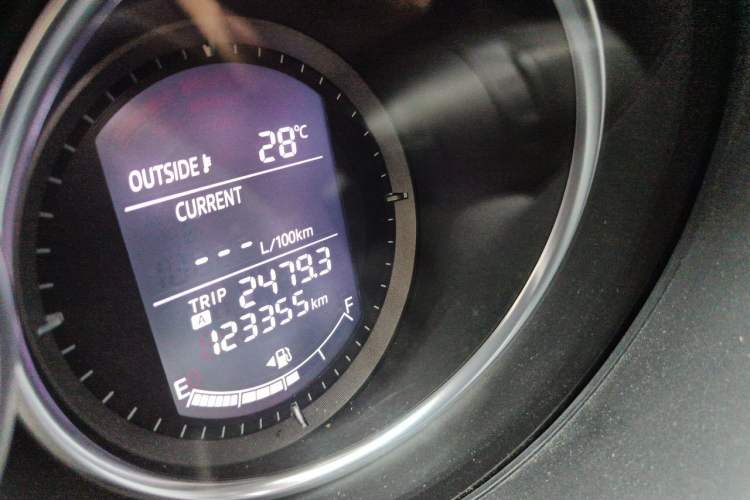 Used Mazda Atenza 2015 2.5L Blue Sky Prestige Edition Odometer Close Up