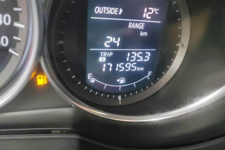 Used Mazda Atenza 2015 2.5L Blue Sky Sport Edition Odometer Close Up
