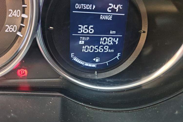 Used Mazda Atenza 2015 2.0L Blue Sky Luxury Edition Odometer Close Up