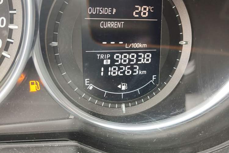 Used Mazda Atenza 2015 2.0L Blue Sky Luxury Edition Odometer Close Up