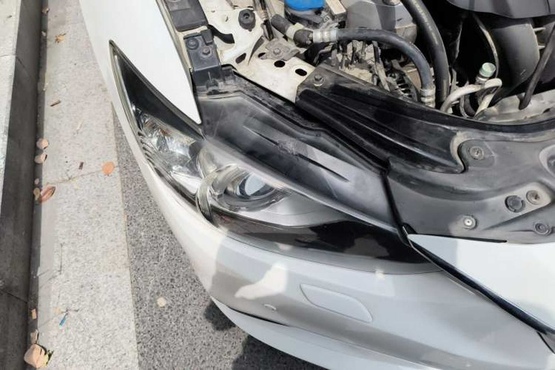 Used Mazda Atenza 2015 2.5L Sky Blue Supreme Edition Right Front Headlight