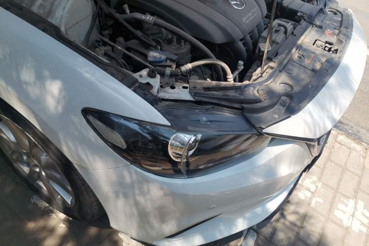 Used Mazda Atenza 2015 2.0L Blue Sky Luxury Edition Right Front Headlight