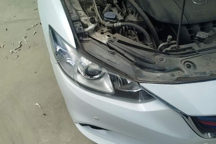 Used Mazda Atenza 2015 2.0L Blue Sky Luxury Edition Right Front Headlight