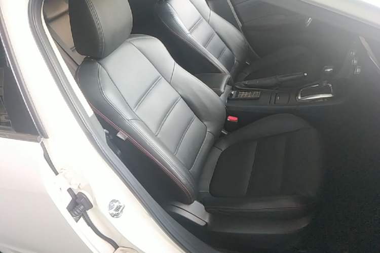 Used Mazda Atenza 2015 2.5L Blue Sky Sport Edition Right Front Seat
