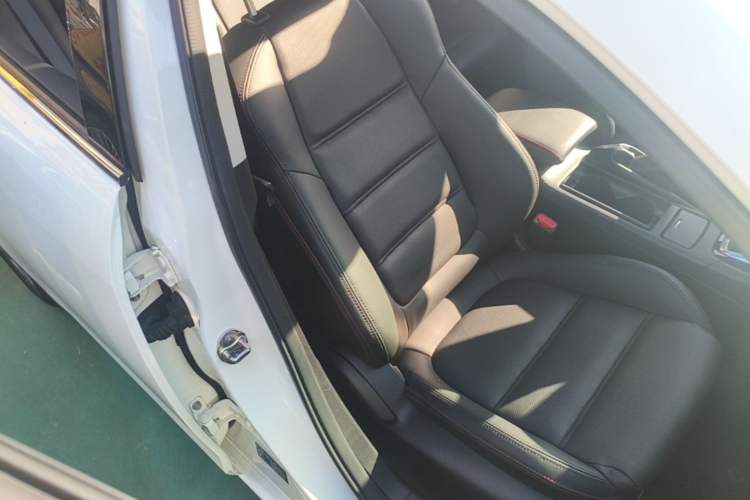 Used Mazda Atenza 2015 2.0L Blue Sky Luxury Edition Right Front Seat