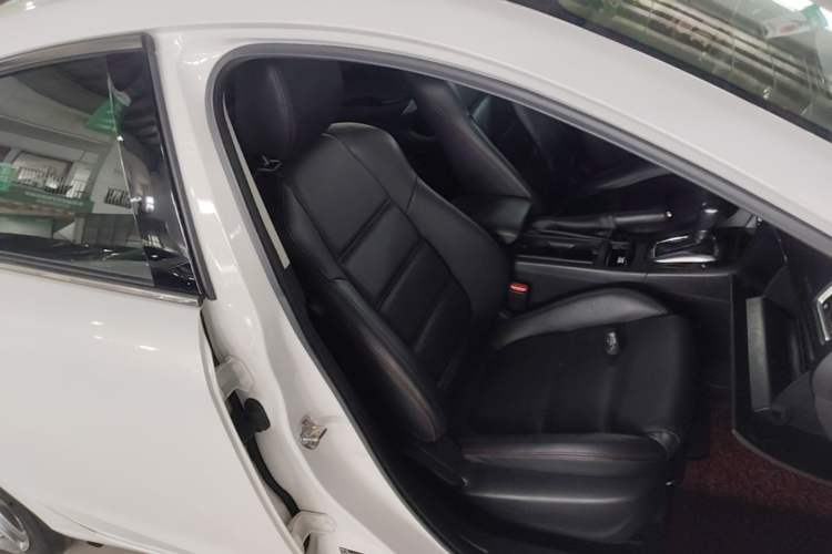 Used Mazda Atenza 2015 2.5L Blue Sky Sport Edition Right Front Seat
