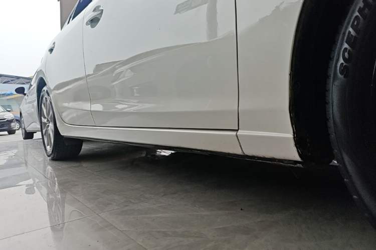 Used Mazda Atenza 2015 2.0L Blue Sky Fashion Edition Right Side Sill