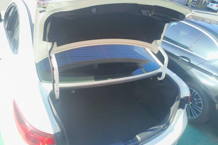 Used Mazda Atenza 2015 2.0L Blue Sky Luxury Edition Trunk