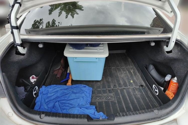 Used Mazda Atenza 2015 2.0L Blue Sky Fashion Edition Trunk