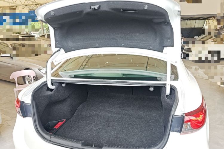 Used Mazda Atenza 2015 2.0L Blue Sky Fashion Edition Trunk