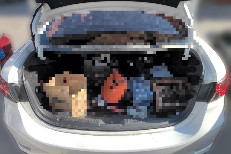 Used Mazda Atenza 2015 2.0L Blue Sky Fashion Edition Trunk