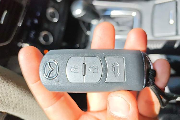 Used Mazda Atenza 2015 2.0L Blue Sky Luxury Edition Vehicle Key