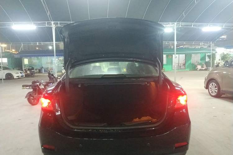 Used Mazda Atenza 2017 2.0L Blue Sky Luxury Edition Trunk