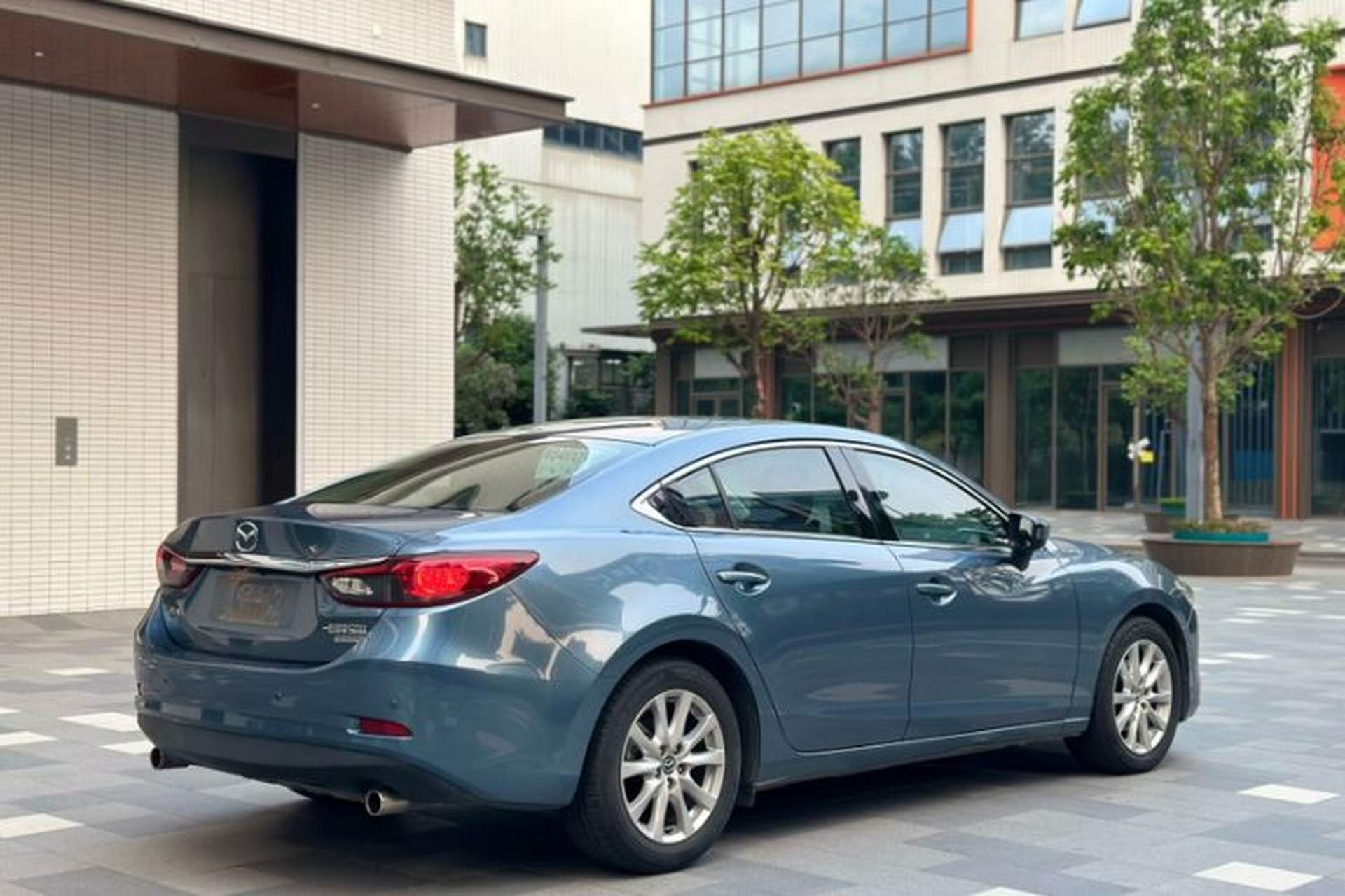 Used Mazda Atenza 2017 2.0L Blue Sky Luxury Edition Exterior 5